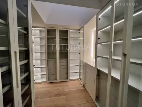 Quinta da Marinha Sul- Cascais, Luxuosa Moradia a 850m do Oceano Atlântico