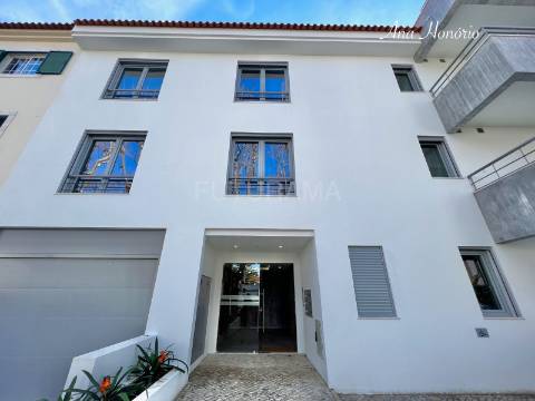 T3 CENTRO CARCAVELOS a 10min. PÉ PRAIA