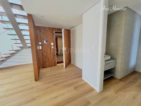 T3 CENTRO CARCAVELOS a 10min. PÉ PRAIA