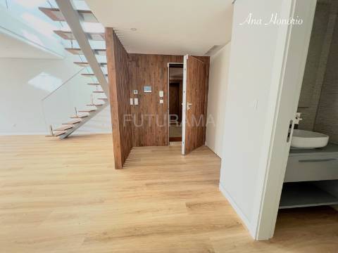 T3 CENTRO CARCAVELOS a 10min. PÉ PRAIA