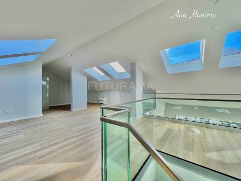 T3 CENTRO CARCAVELOS a 10min. PÉ PRAIA