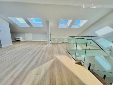 T3 CENTRO CARCAVELOS a 10min. PÉ PRAIA