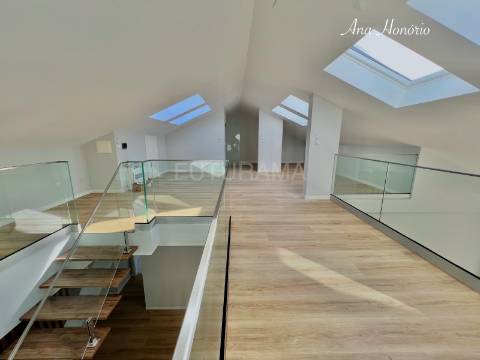 T3 CENTRO CARCAVELOS a 10min. PÉ PRAIA