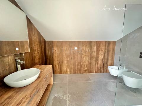 T3 CENTRO CARCAVELOS a 10min. PÉ PRAIA