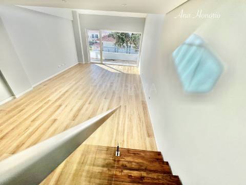 T3 CENTRO CARCAVELOS a 10min. PÉ PRAIA