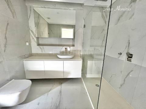 T3 CENTRO CARCAVELOS a 10min. PÉ PRAIA