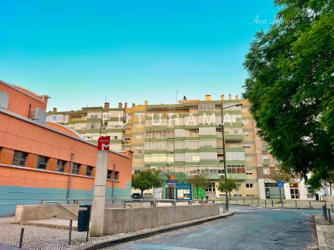 Espaço Comercial / Restaurante - Lumiar - Lisboa