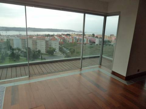 Restelo-Belém - Apartamento T4 de Luxo no com vista sobre o Tejo e Lisboa, novo a estrear
