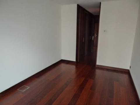 Restelo-Belém - Apartamento T4 de Luxo no com vista sobre o Tejo e Lisboa, novo a estrear