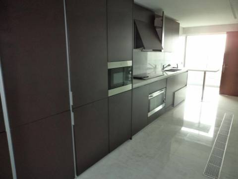 Apartamento T4 de Luxo no Restelo com Vista sobre Tejo e Lisboa