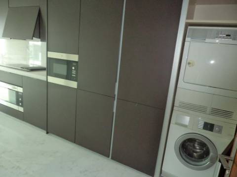 Apartamento T4 de Luxo no Restelo com Vista sobre Tejo e Lisboa