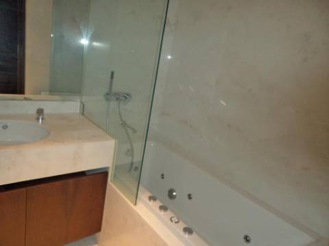 Apartamento T4 de Luxo no Restelo com Vista sobre Tejo e Lisboa