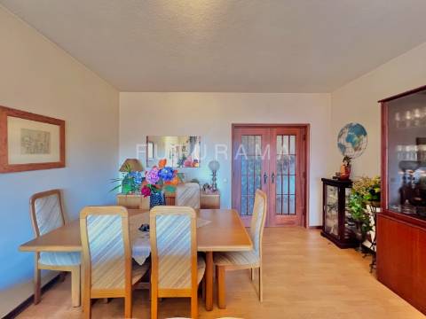 Apartamento T3 na Torre Londres, nas Palmeiras - Oeiras