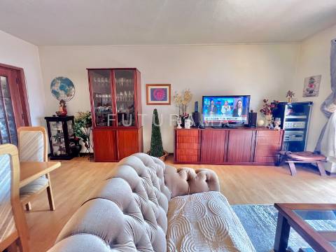 Apartamento T3 na Torre Londres, nas Palmeiras - Oeiras