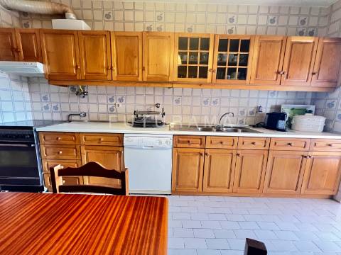 Apartamento T3 na Torre Londres, nas Palmeiras - Oeiras