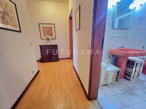 Apartamento T3 na Torre Londres, nas Palmeiras - Oeiras