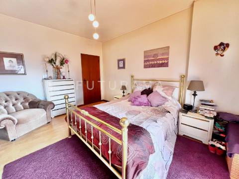 Apartamento T3 na Torre Londres, nas Palmeiras - Oeiras