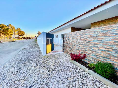 MORADIA TÉRREA INDEPENDENTE T3+2 | 1500m2 Terreno