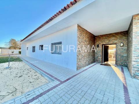 MORADIA TÉRREA INDEPENDENTE T3+2 | 1500m2 Terreno