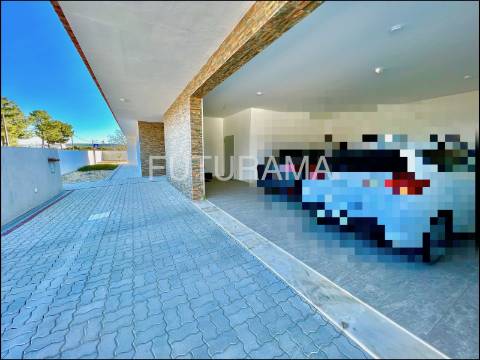 MORADIA TÉRREA INDEPENDENTE T3+2 | 1500m2 Terreno