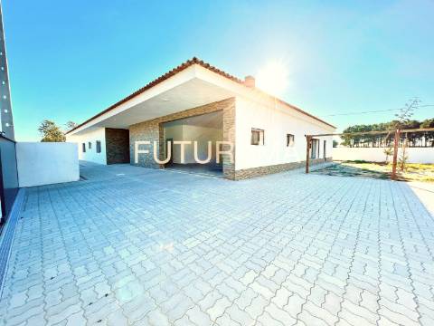 MORADIA TÉRREA INDEPENDENTE T3+2 | 1500m2 Terreno