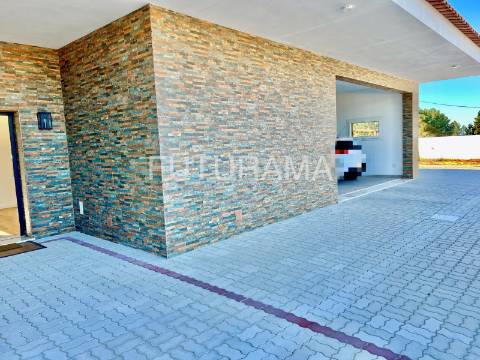 MORADIA TÉRREA INDEPENDENTE T3+2 | 1500m2 Terreno