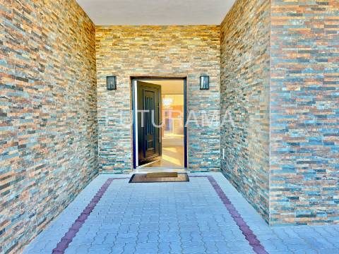 MORADIA TÉRREA INDEPENDENTE T3+2 | 1500m2 Terreno