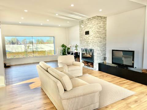 MORADIA TÉRREA INDEPENDENTE T3+2 | 1500m2 Terreno