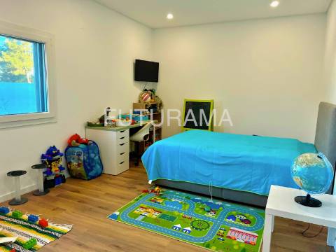 MORADIA TÉRREA INDEPENDENTE T3+2 | 1500m2 Terreno