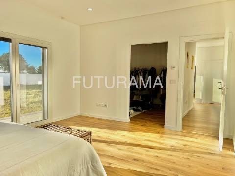 MORADIA TÉRREA INDEPENDENTE T3+2 | 1500m2 Terreno