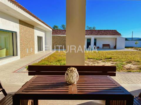 MORADIA TÉRREA INDEPENDENTE T3+2 | 1500m2 Terreno