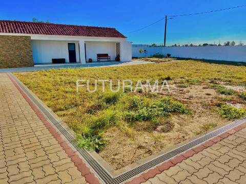 MORADIA TÉRREA INDEPENDENTE T3+2 | 1500m2 Terreno