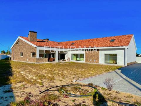 MORADIA TÉRREA INDEPENDENTE T3+2 | 1500m2 Terreno