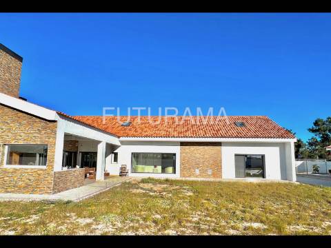 MORADIA TÉRREA INDEPENDENTE T3+2 | 1500m2 Terreno