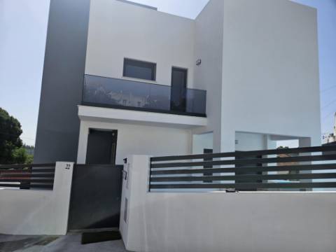 Moradia T4 a estrear com piscina em Alverca do Ribatejo - Vila Franca de Xira