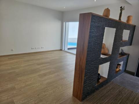 Moradia T4 a estrear com piscina em Alverca do Ribatejo - Vila Franca de Xira