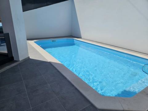 Moradia T4 a estrear com piscina em Alverca do Ribatejo - Vila Franca de Xira