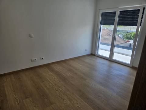 Moradia T4 a estrear com piscina em Alverca do Ribatejo - Vila Franca de Xira