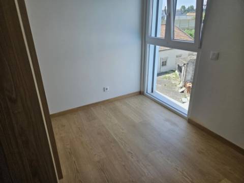 Moradia T4 a estrear com piscina em Alverca do Ribatejo - Vila Franca de Xira