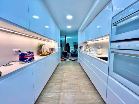 Excelente T4 Nova Oeiras
