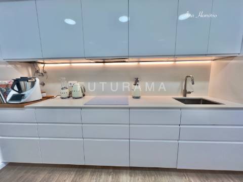 Excelente T4 Nova Oeiras
