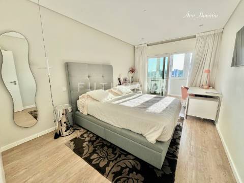 Excelente T4 Nova Oeiras
