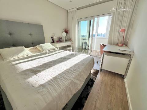 Excelente T4 Nova Oeiras
