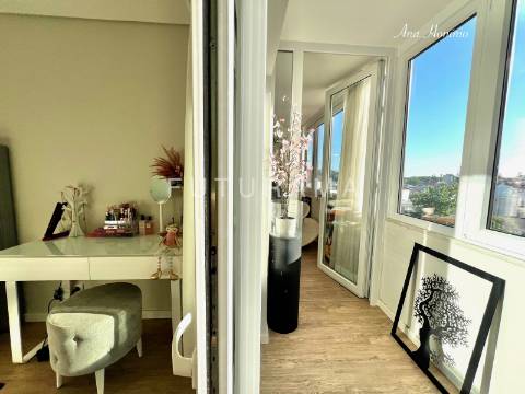 Excelente T4 Nova Oeiras
