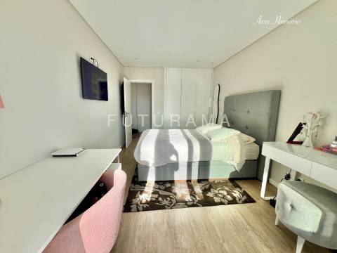 Excelente T4 Nova Oeiras
