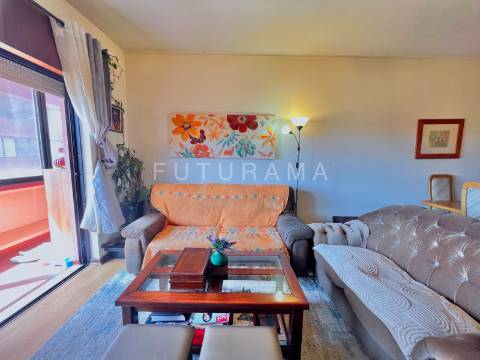 Apartamento T3 na Torre Londres, nas Palmeiras - Oeiras