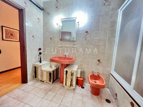 Apartamento T3 na Torre Londres, nas Palmeiras - Oeiras