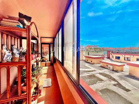 Apartamento T3 na Torre Londres, nas Palmeiras - Oeiras