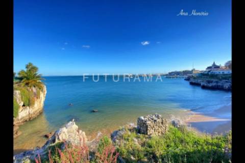 Procura uma moradia espaçosa (8 Suites) para residir com toda a família no centro de Cascais,