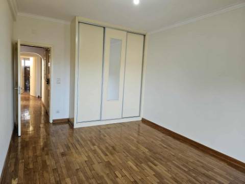 Apartamento T3 Junqueiro - PAREDE
